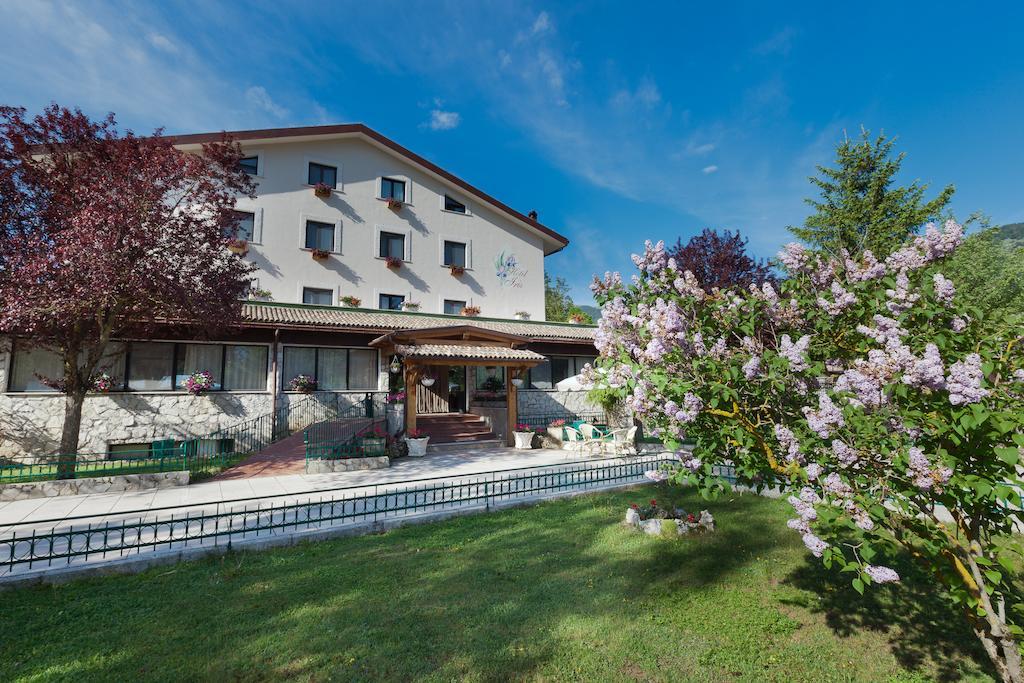 Hotel Iris Pescasseroli Exterior foto