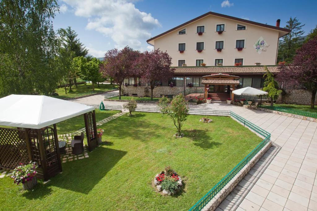 Hotel Iris Pescasseroli Exterior foto